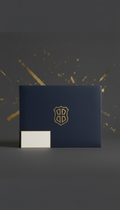 Cartella in pelle blu navy con stemma dorato